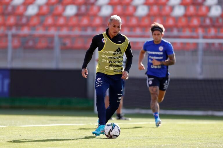 Vargas fica fora da partida entre Chile e Uruguai por problemas físicos e preocupa Atlético Mineiro