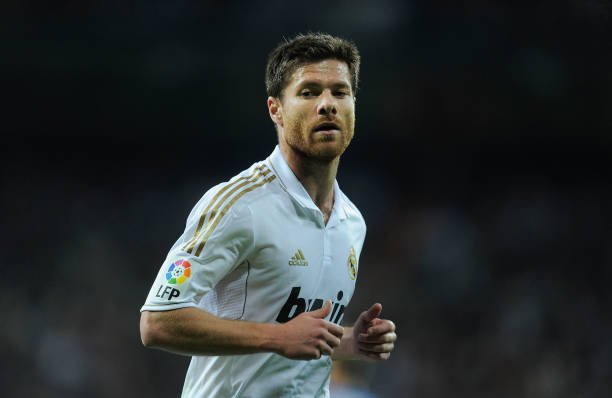 Torcedores do Real Madrid pedem ex-jogador no lugar de Carlo Ancelotti