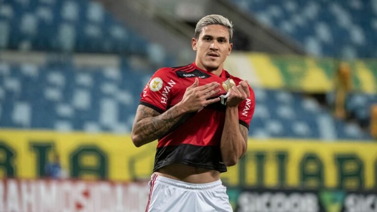 Alvo do Palmeiras, Pedro não forçará saída do Flamengo, diz jornalista