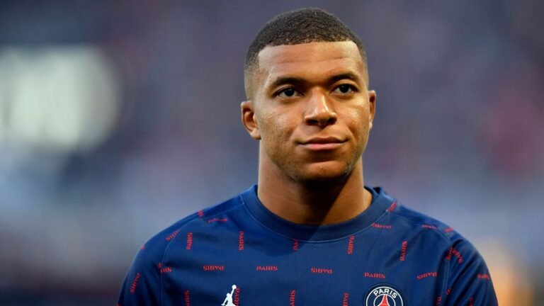 Após eliminação da Champions, PSG seguirá tentando renovar com Mbappé