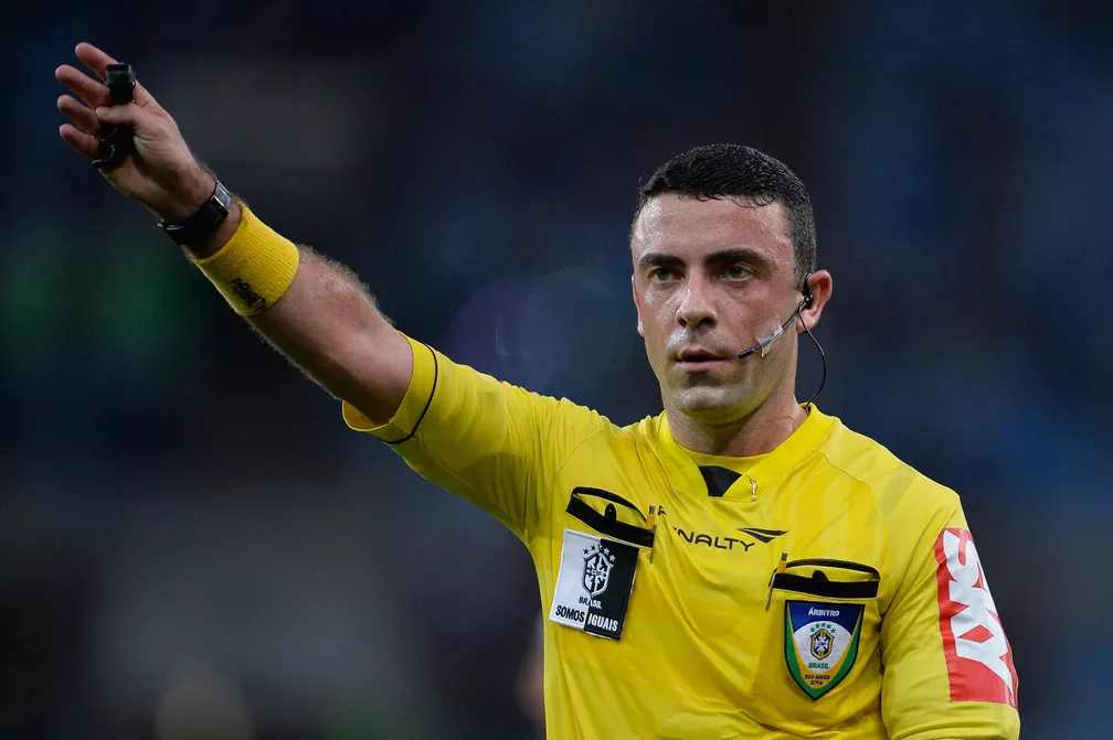 Juiz de clássico entre Atlético e Cruzeiro relata ameaças de morte após pênalti polêmico