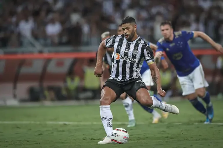 Árbitro e comissão de arbitragem da FMF mantém opiniões sobre o penâlti sofrido por Hulk