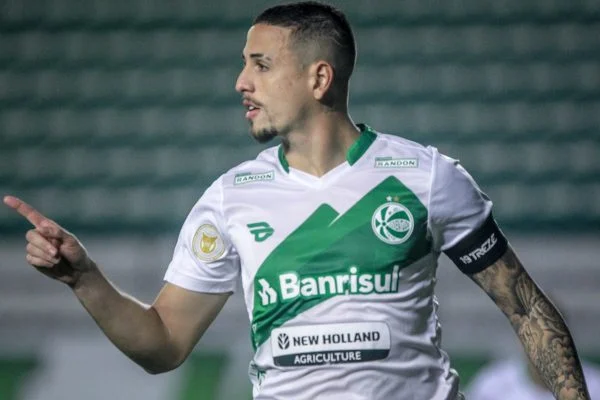 Matheus Peixoto é oferecido a Palmeiras, Internacional e outros clubes brasileiros