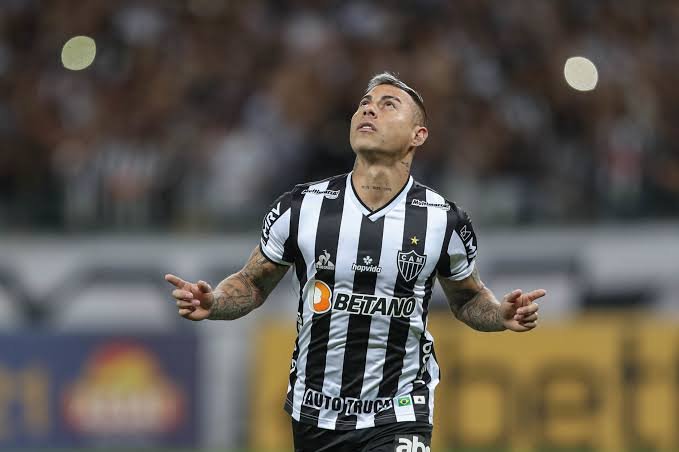 Atlético-MG busca renovação e oferece dois anos de contrato a Eduardo Vargas