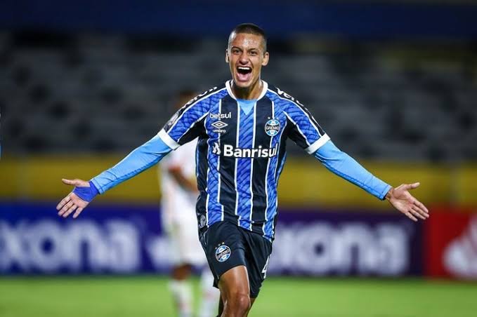 Grêmio recusa proposta de empréstimo e pede retorno de Ricardinho