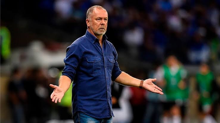 Inter mira três técnicos para substituir Medina