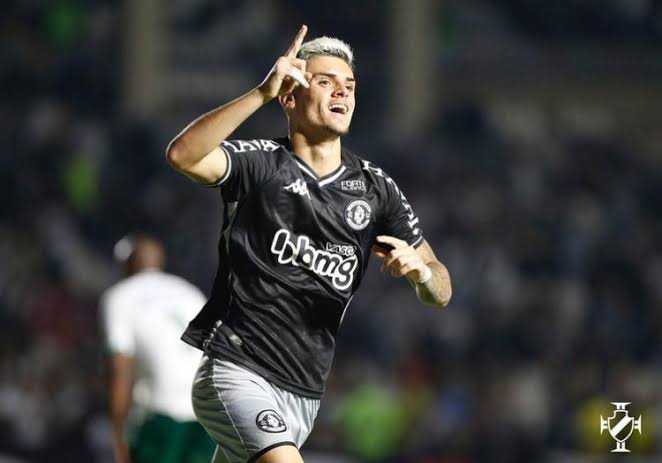 Vasco renova com três jogadores formados no clube e se aproxima de acerto com mais um