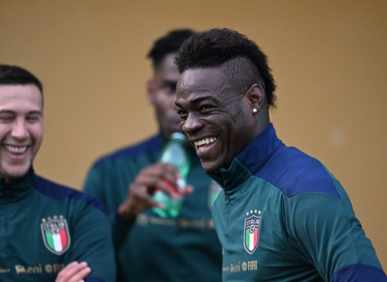 Balotelli fala do futuro e cogita se tornar jornalista