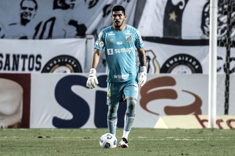 Santos pede dois jogadores e define preço para negociar João Paulo com Flamengo