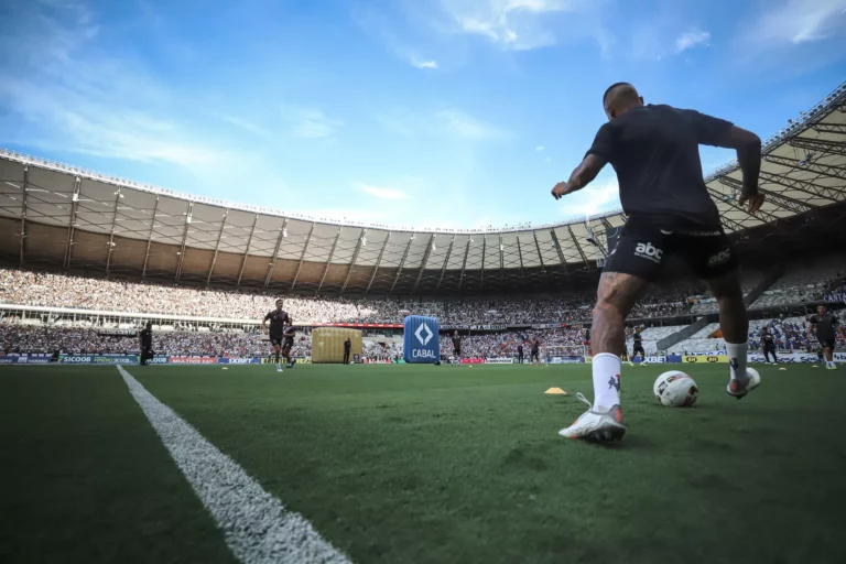 Mineirão rebate fala de Rodrigo Caetano a respeito da manutenção do gramado no estádio