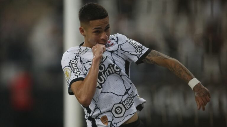 Corinthians deve fechar venda de Gabriel Pereira ao Grupo City nesta sexta