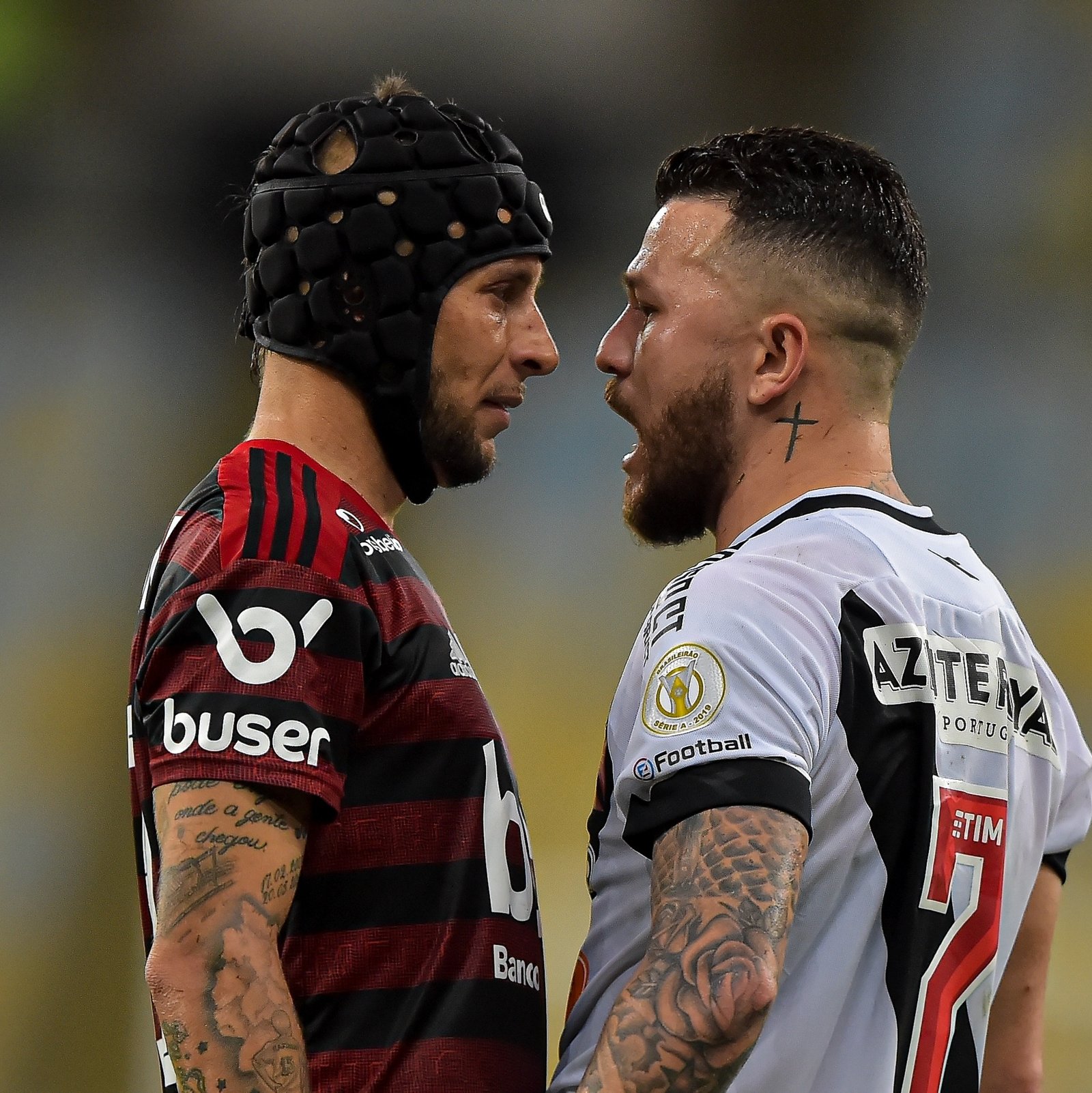 rafinha-e-rossi-discutem-em-classico-flamengo-x-vasco-no-maracana-1573700537993_v2_1x1
