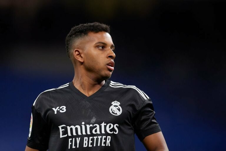 Rodrygo pode deixar o Real Madrid caso Mbappé e Haaland sejam contatados, afirma jornalista