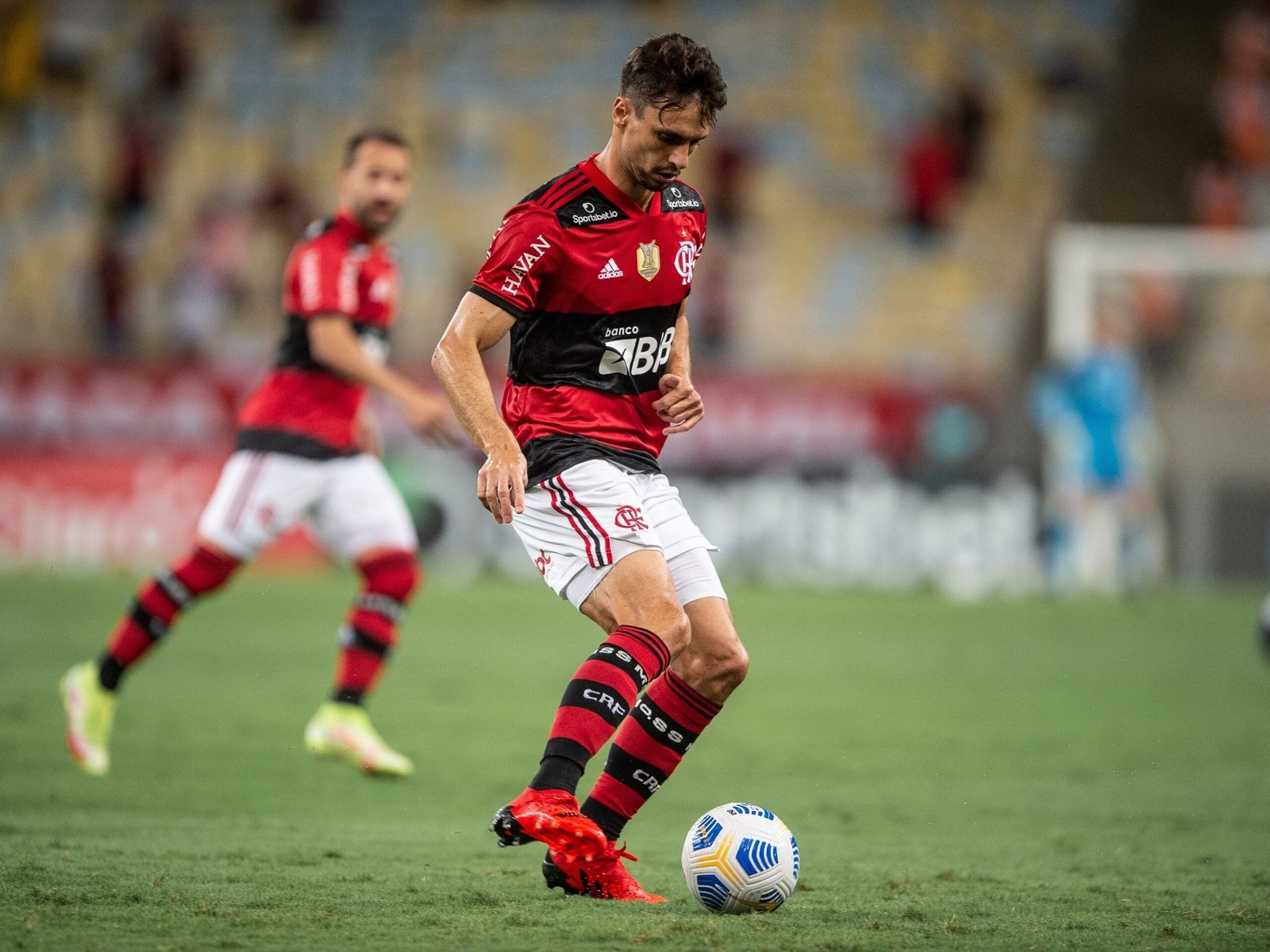 rodrigo-caio-em-acao-pelo-flamengo-1631752944244_v2_4x3