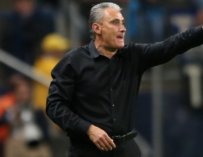 tite-tecnico-do-corinthians-orienta-equipe-durante-jogo-pela-copa-do-brasil-1382579674698_1920x1080