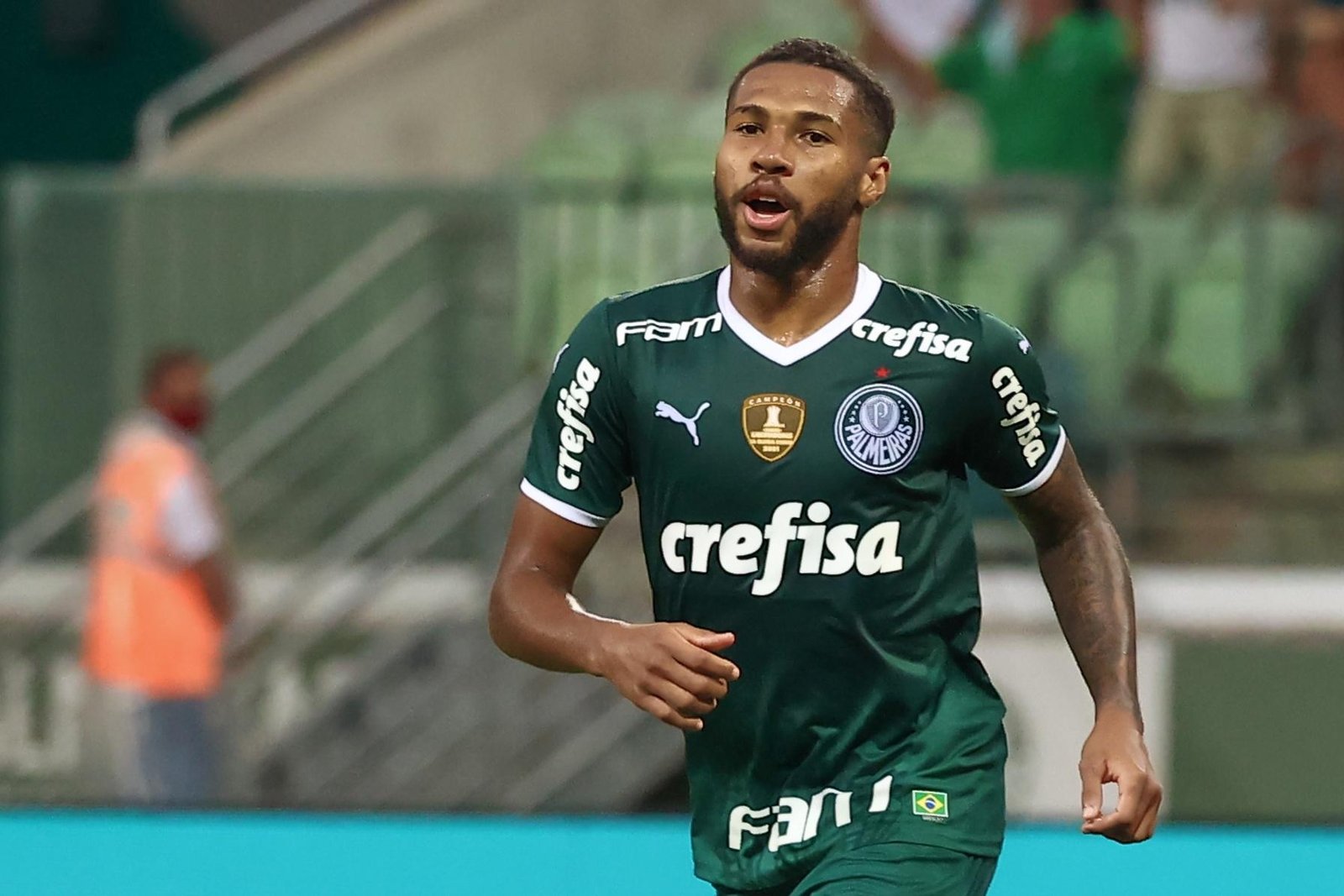 wesley-festeja-o-segundo-gol-do-palmeiras-contra-o-guarani-1646601340505_v2_1791x1194