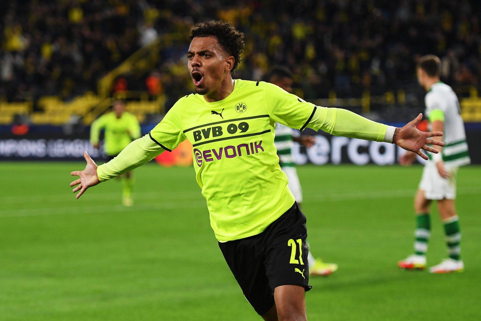 TNT Sports Brasil - DEIXARAM ELE PASSAR!  Maior  contratação da história do Borussia Dortmund, Mkhitaryan foi dispensado por  grande clube do Brasil. Veja