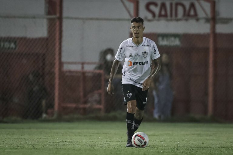 Juventude apresenta proposta por zagueiro do Atlético Mineiro