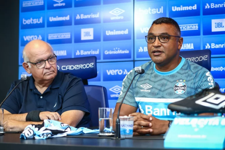 Presidente do Grêmio revela conversa com Roger Machado por reforços