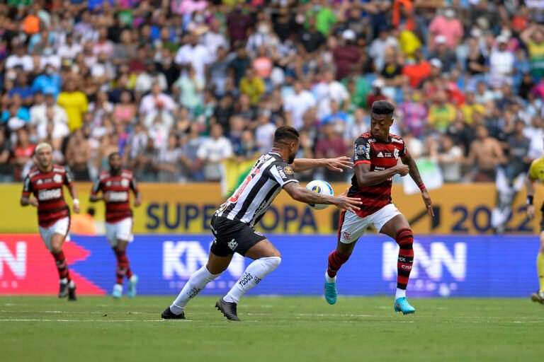 Spindel dispara contra arbitragem da final da Supercopa: “Interferência relevante”