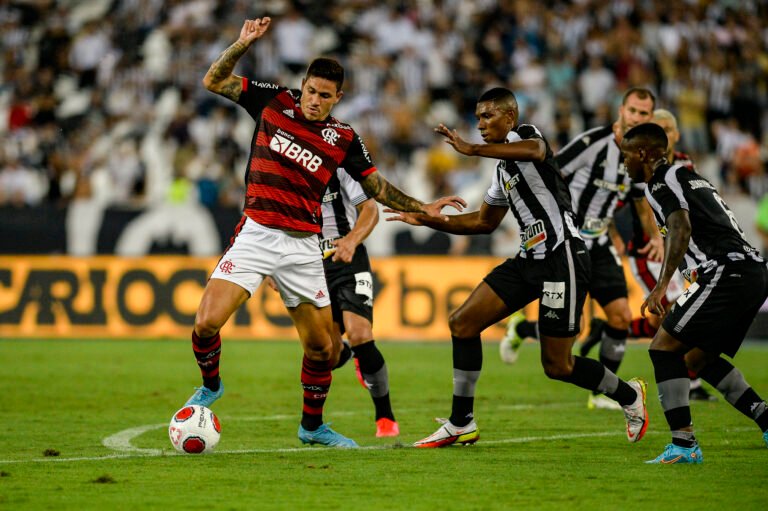 Flamengo estuda inverter rodadas com Botafogo e aguarda aval da CBF