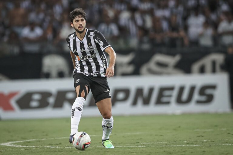São Paulo intensifica conversas por Igor Rabello, zagueiro do Atlético Mineiro