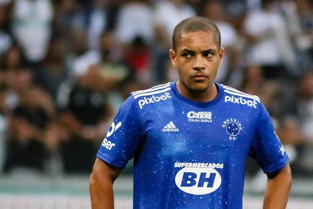 Caso Vitor Roque: André Cury responde acusações, e diz que notificará Cruzeiro extrajudicialmente