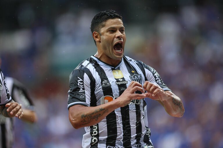 Hulk chega a 12  jogos seguidos marcando gols no Mineirão pelo Atlético