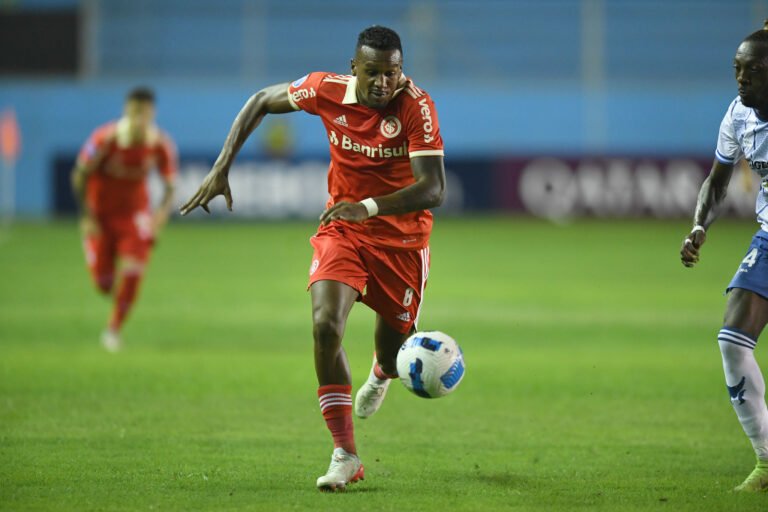 Inter pode oferecer Edenilson ao Flamengo para contratar Willian Arão