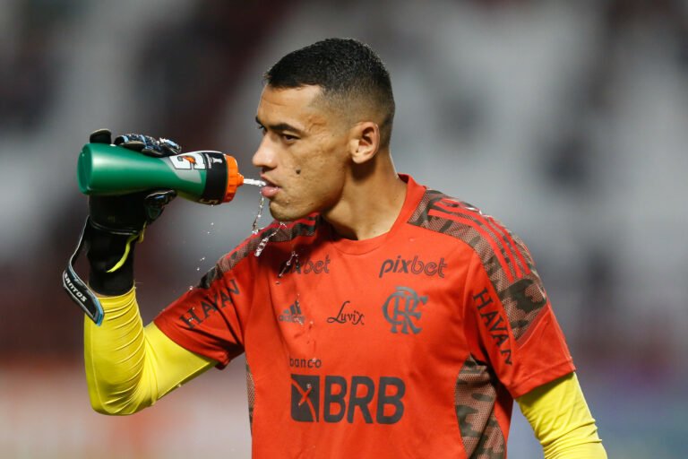 Santos deverá fazer sua estreia pelo Flamengo contra o Talleres