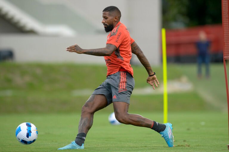 Renovação de Rodinei é questionada por conselheiros do Flamengo