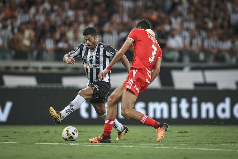 Após derrota para o Atlético, influencer do Internacional critica gol de Hulk