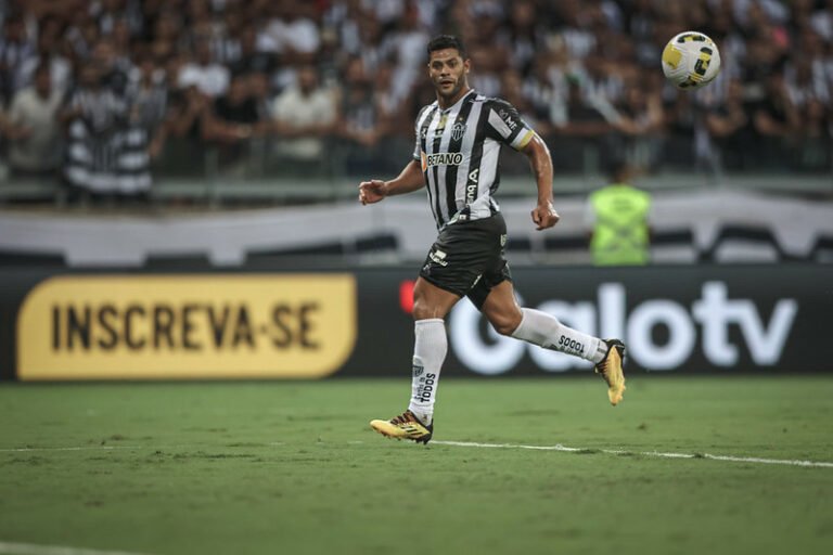 Hulk fala sobre frieza nos gols contra o Inter e dedicação e honra a camisa do Atlético Mineiro
