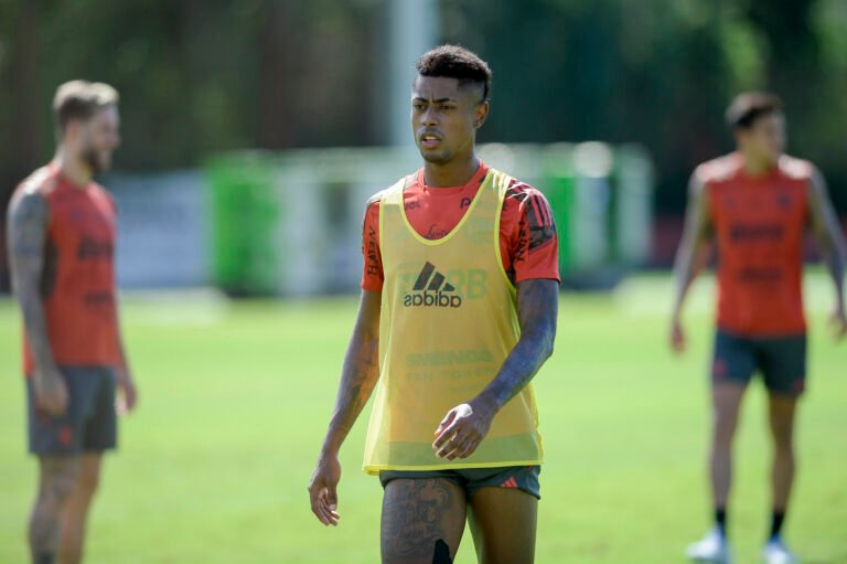 Bruno Henrique acumula problemas físicos e vira preocupação no Flamengo