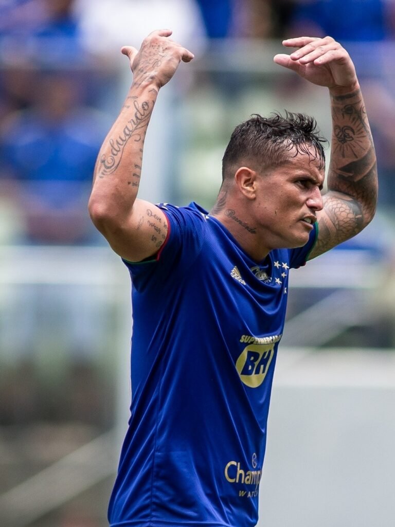 Jornalista revela multa rescisória astronômica de Edu, do Cruzeiro