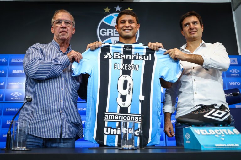 Elkeson pede calma aos torcedores gremistas