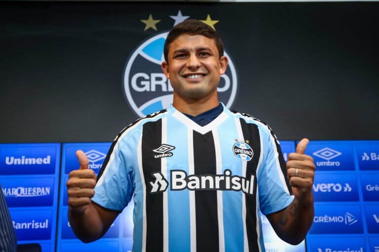 Elkeson explica sua escolha pelo Grêmio: “Pela grandeza”