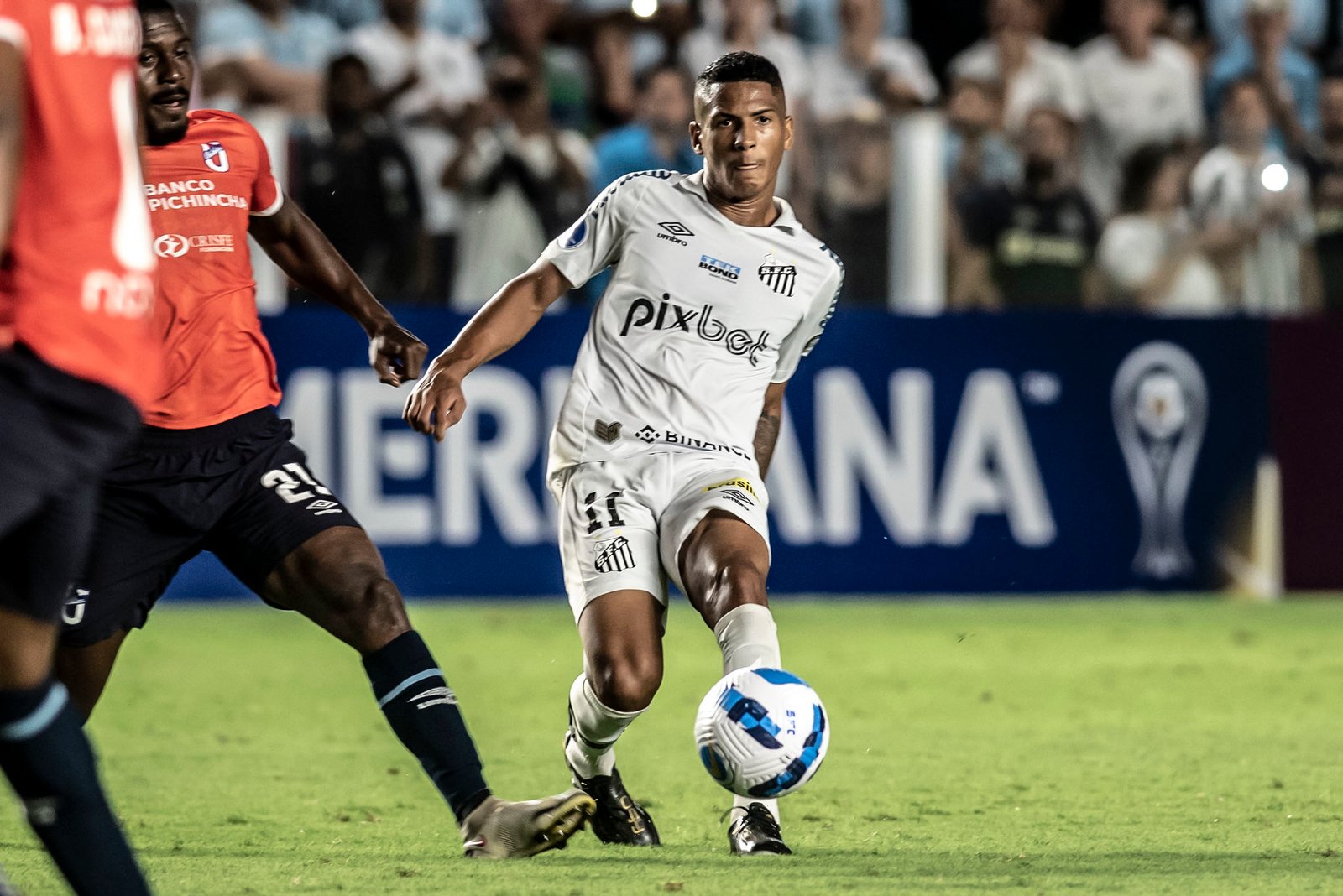 Ângelo convence Bustos e deve ser titular do Santos contra o Coritiba