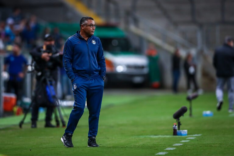 Grêmio perde, resultado preocupa e Roger dispara contra torcida