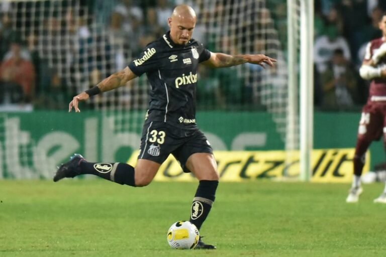 Maicon exalta João Paulo e critica atuação do restante do elenco; “não podemos jogar assim”