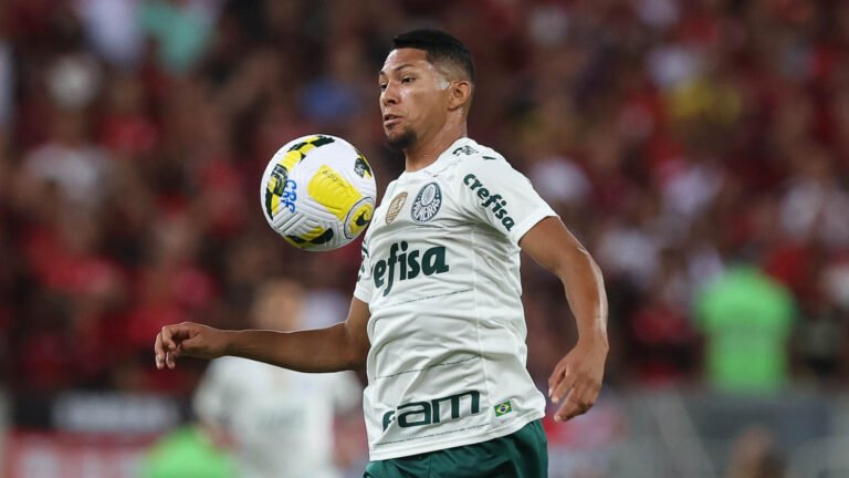 Gabriel Veron treina, mas Rony pode não jogar contra o São Paulo