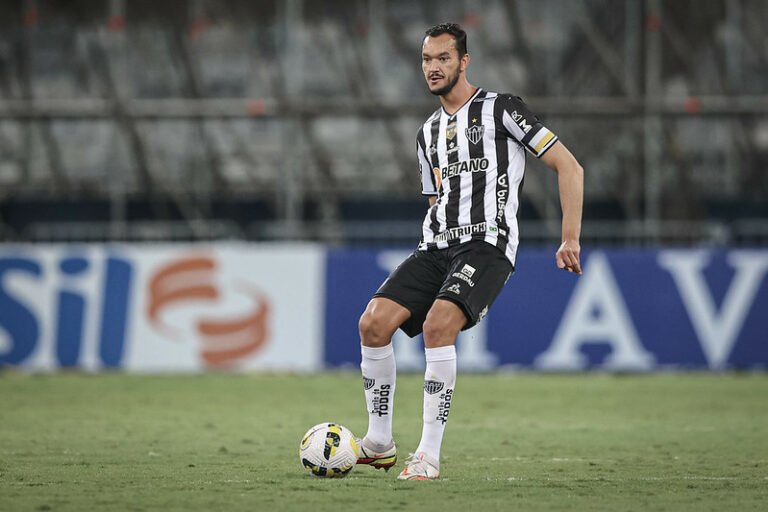 Réver fala sobre união e força do elenco e possível renovação com o Atlético Mineiro