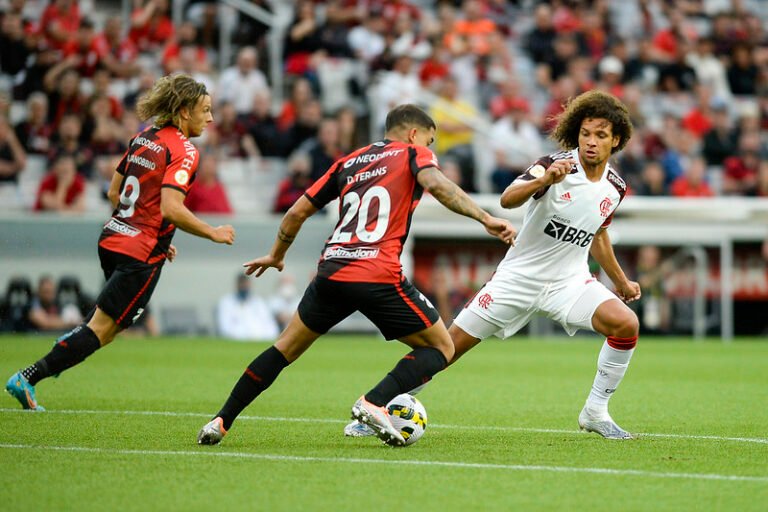 Willian Arão lamenta derrota do Flamengo e aponta detalhe crucial