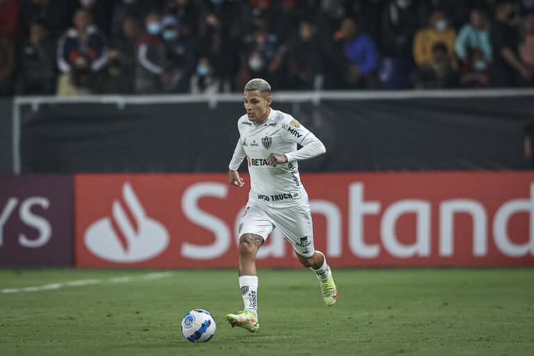 Guilherme Arana fala sobre empate diante o Del Valle e a dificuldade de jogar na altitude