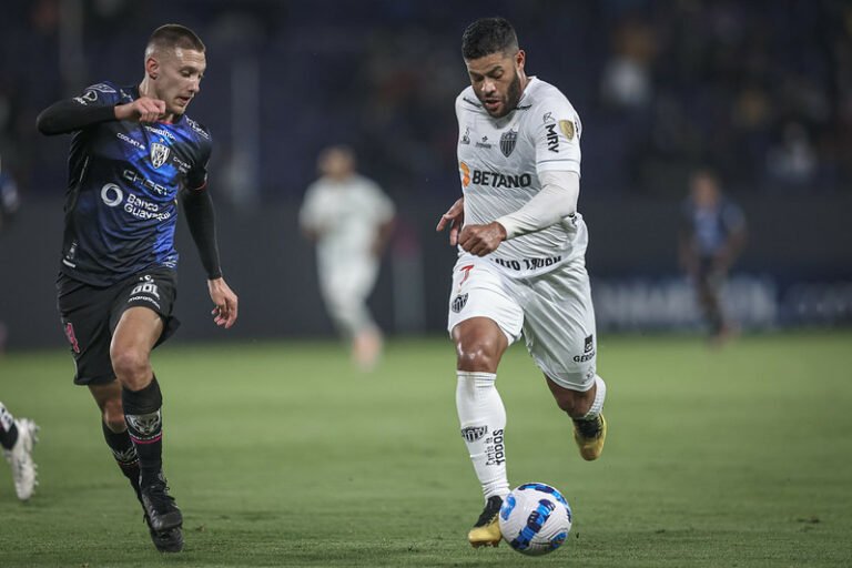 Autor do gol do empate, Hulk fala sobre a dificuldade de jogar na altitude