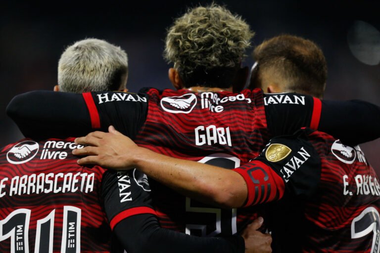 Flamengo decide poupar cinco jogadores da partida contra o Altos