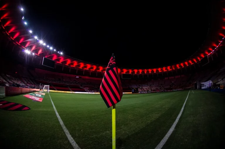 Bandeirinha-Flamengo-Maracana