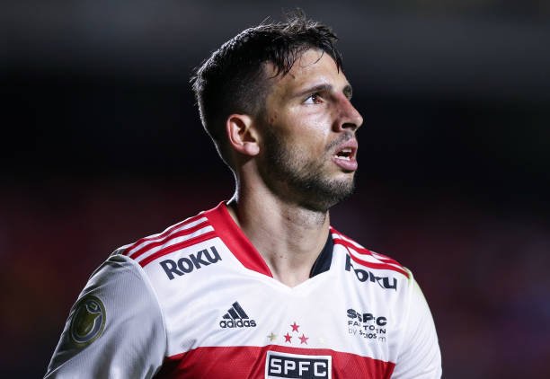 Calleri ironiza lance de possível pênalti ao criticar arbitragem