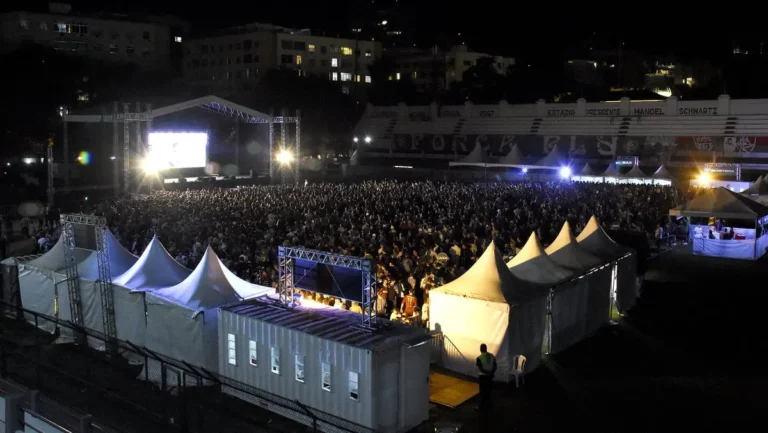 Além do treino aberto, Fluminense planeja voltar a exibir jogos do clube nos telões das Laranjeiras