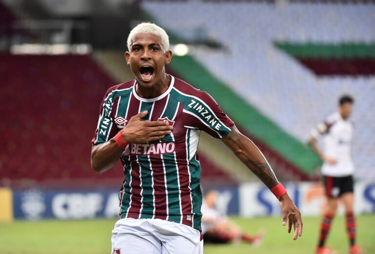Fred diz que abrirá espaço para John Kennedy como seu possível substituto no Fluminense: “Colocando a cabeça no lugar”